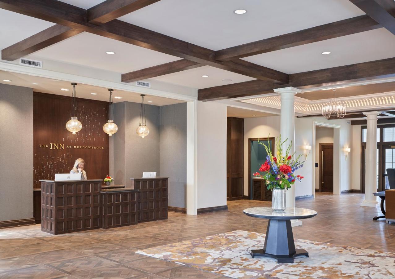 The Inn At Meadowbrook Overland Park Exterior foto