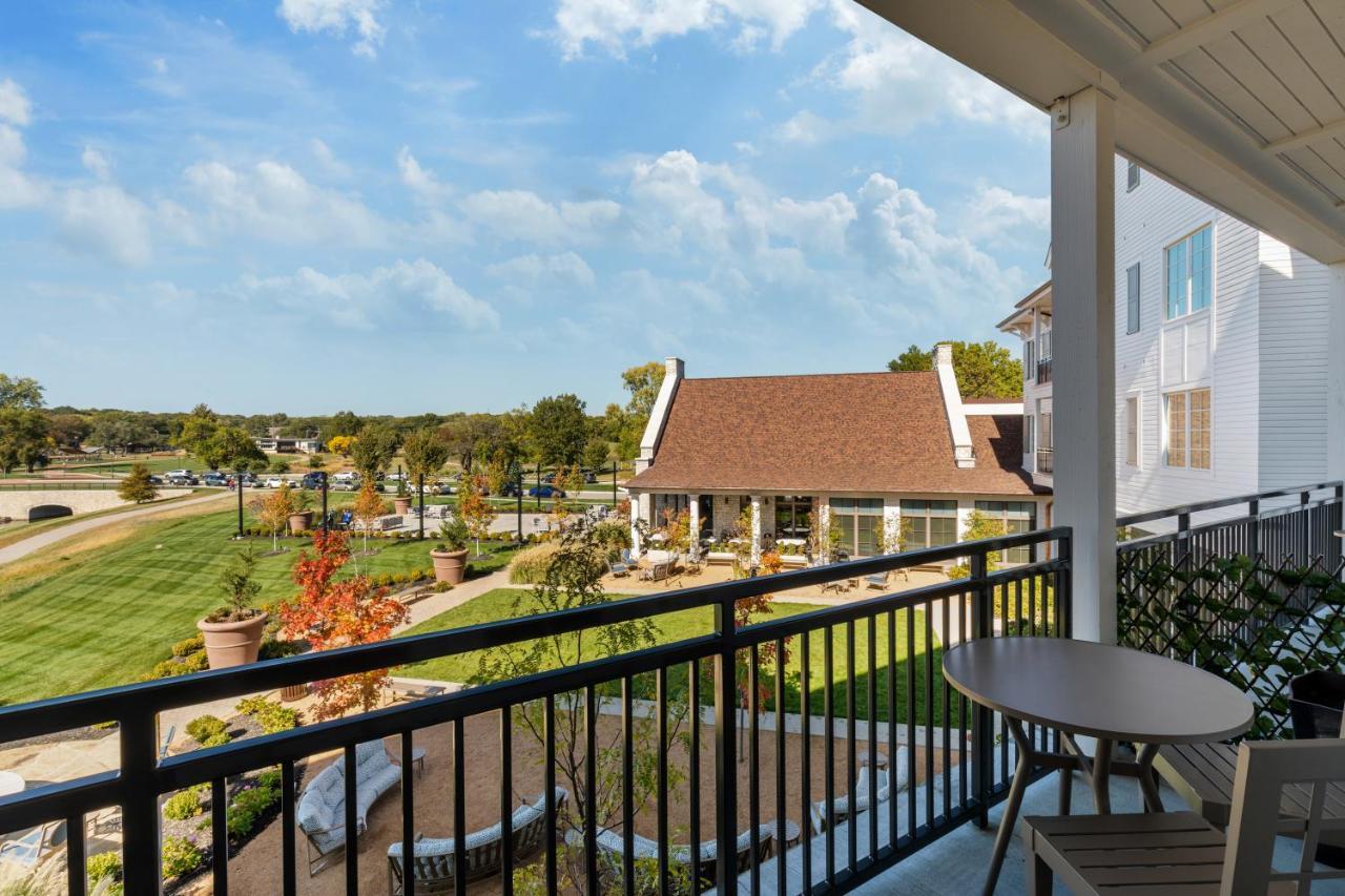 The Inn At Meadowbrook Overland Park Exterior foto